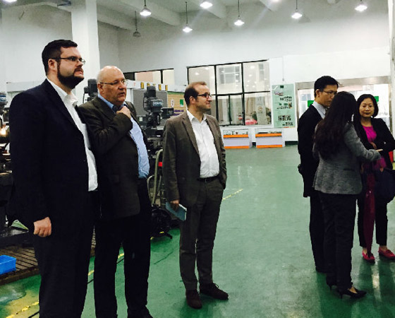 The head of Siemens training center visi...